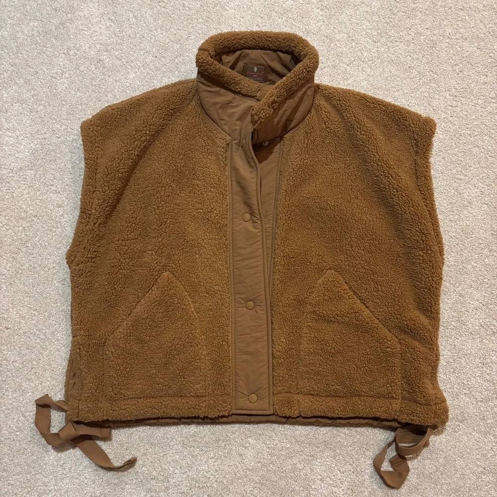 Free People Scout It Out Oversized Sherpa Vest in Honey NWT Size Medium - Picture 4 of 8